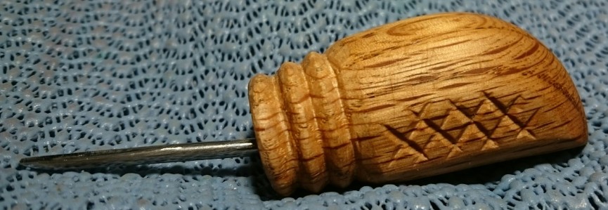 Mini-gouge with a checkered palm handle